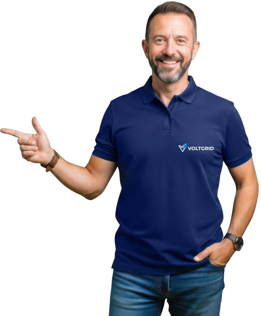 Especialista da VOLTGRID apontando para a solução de recarga para condomínios